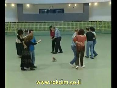 רוקדים ברחוב